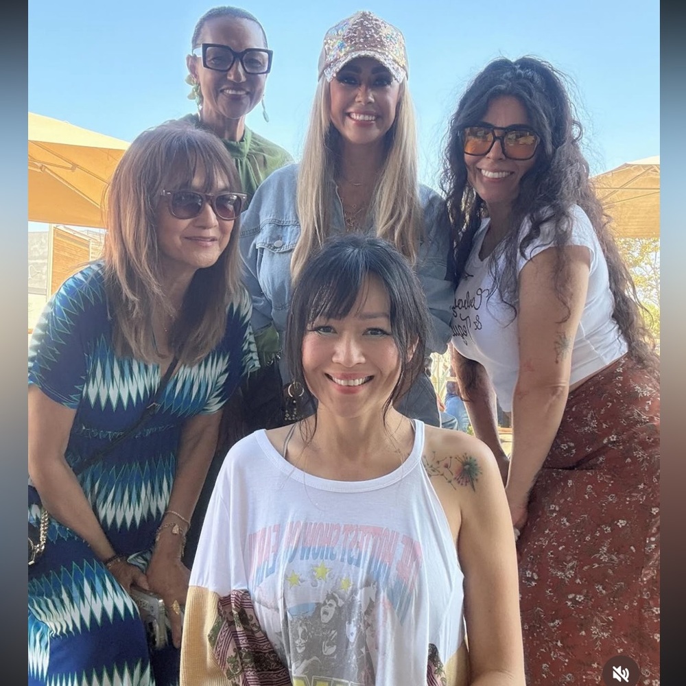 👭👚🧥👗👜👛👒👠👡👢 - Picture 7 of 10